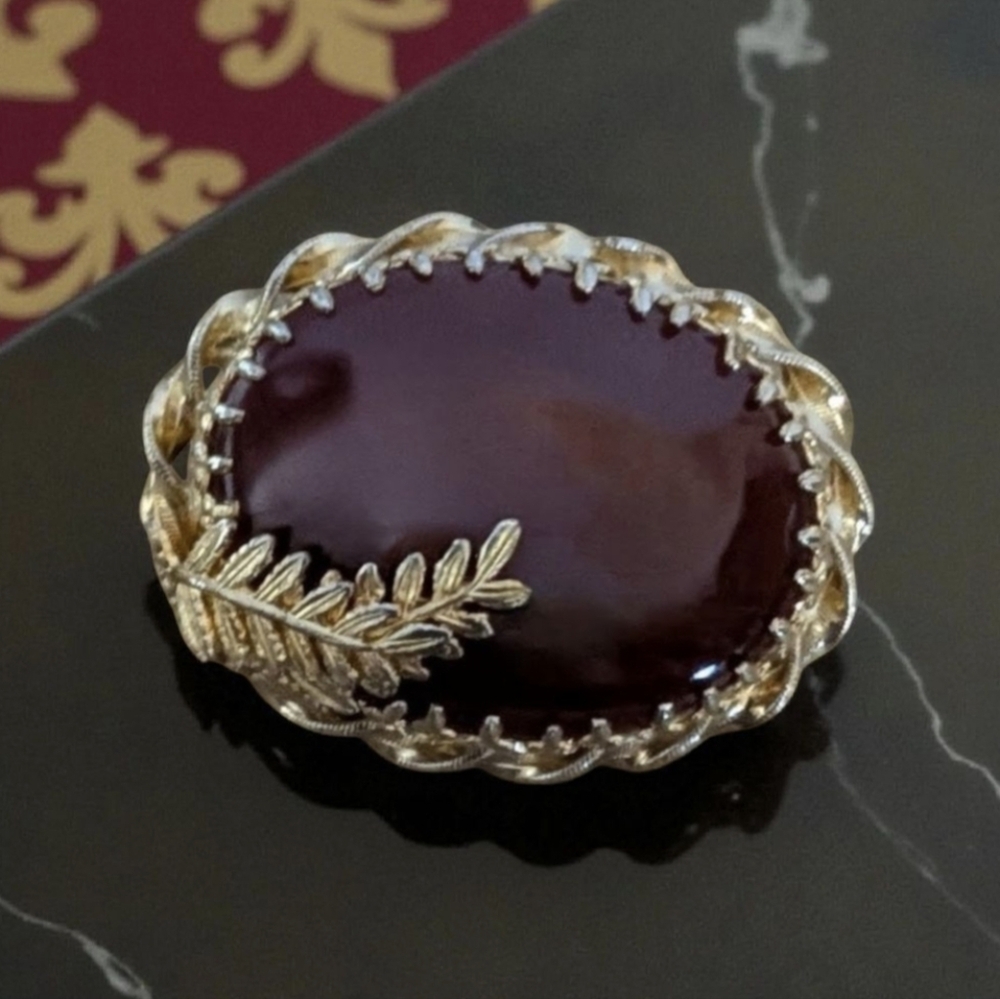 Art Deco Leaf Design Brooch